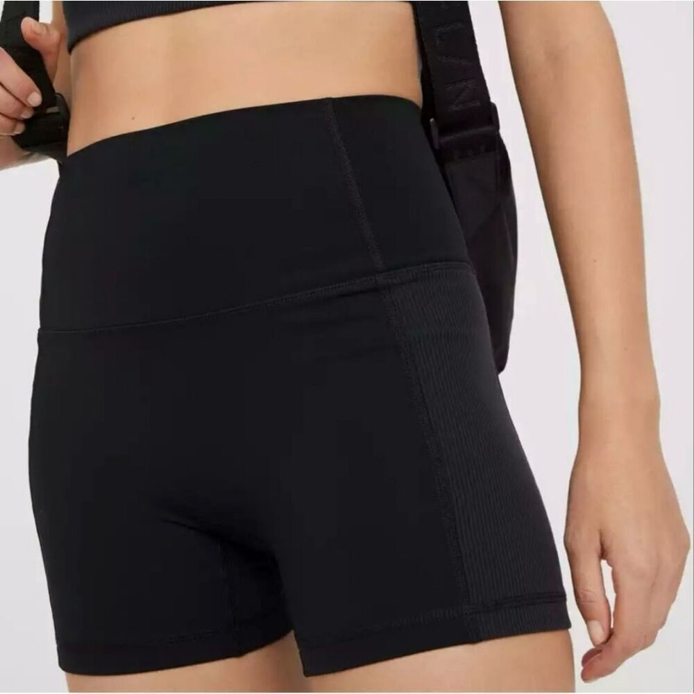 offline by aerie goals shortie high rise 4” biker shorts black M ribbed sides